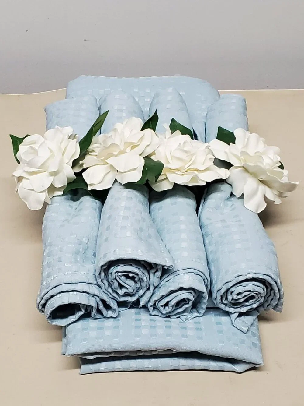 9 Piece Table Setting, Table Cloth, Four Napkins and Four Gardenia Napkin Rings